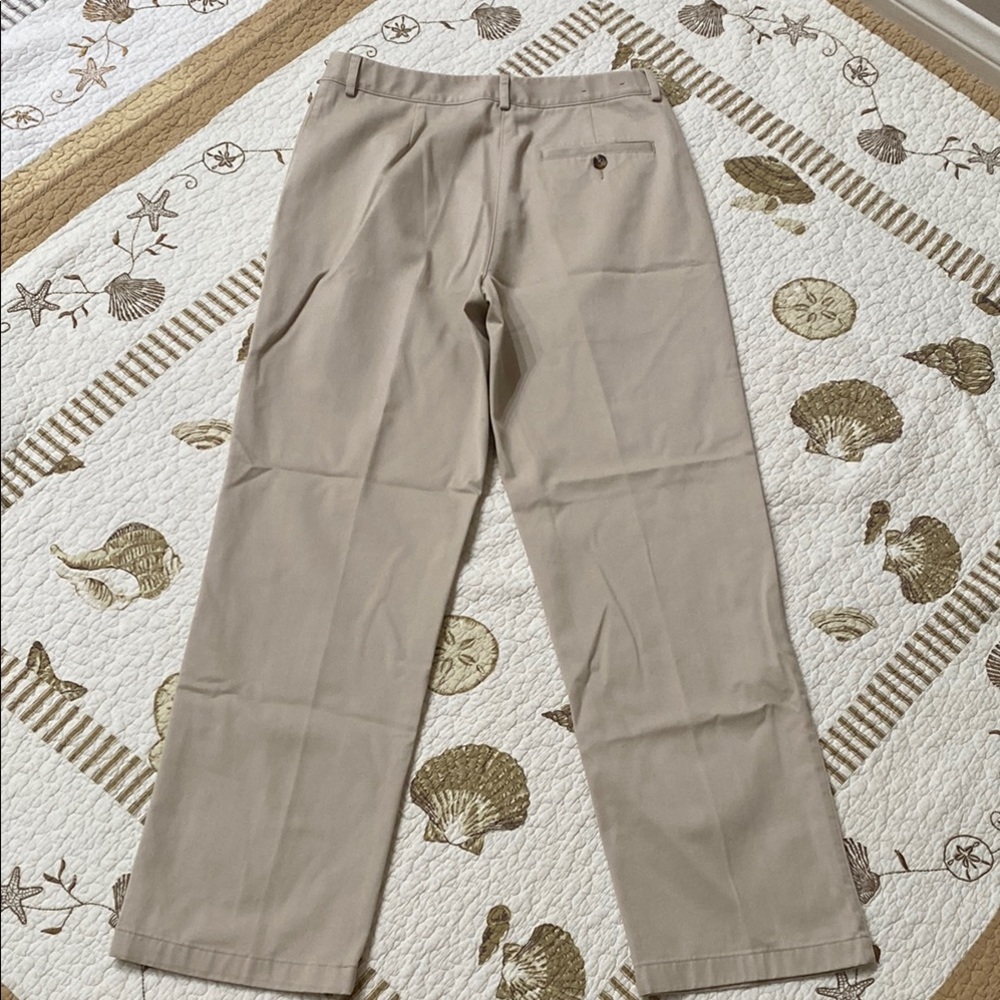 L.L. BEAN Tan Classic Fit Straight-Leg Khaki Pants. Size 6 Regular. - Picture 8 of 12